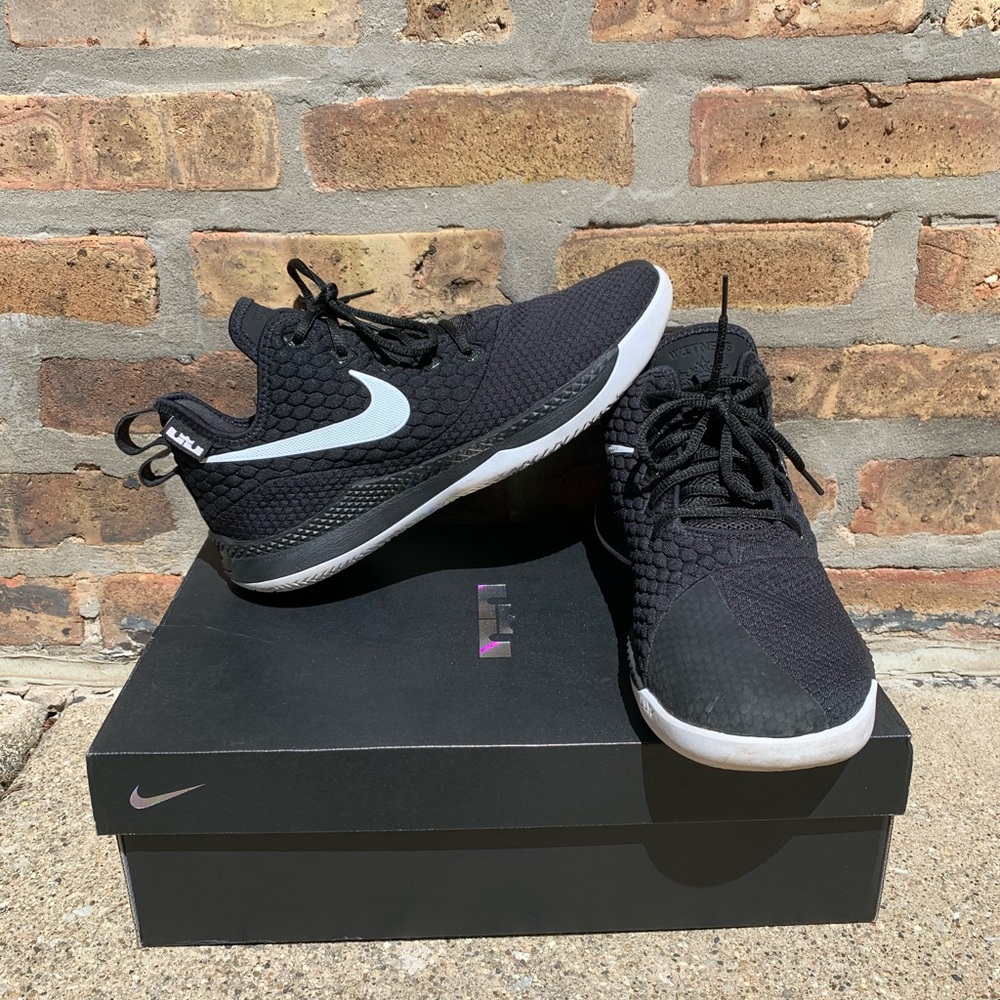 Lebron Witness 3 Size 10.5 *I DO TAKE TRADES*